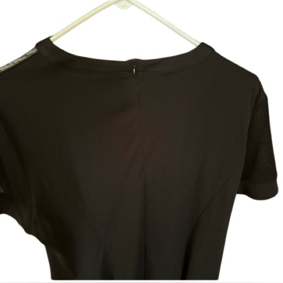 Chic Black Sheer Sleeve Blouse - Picture 4 of 6